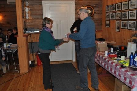 Utdeling av krus Oddny